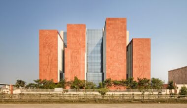 Sandstone murals adorn ITC Green Centre by Morphogenesis