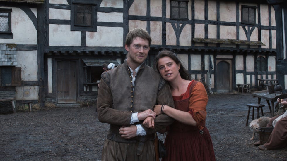 joe alwyn as bartholomew, jessie buckley as agnes, hamnet