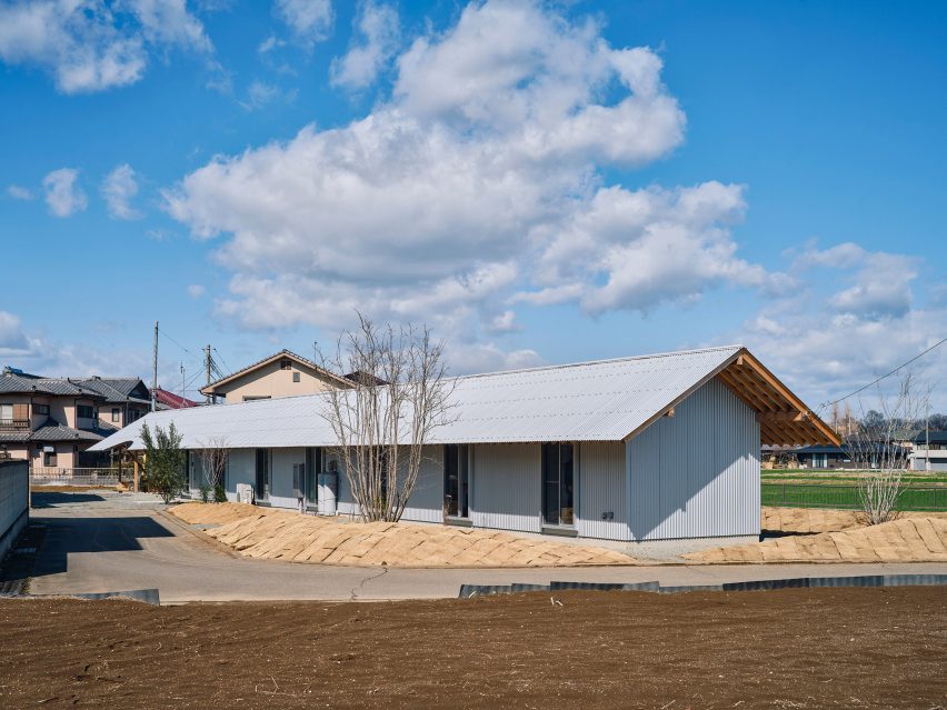 Exterior view of Japanese home by Kraft Architects