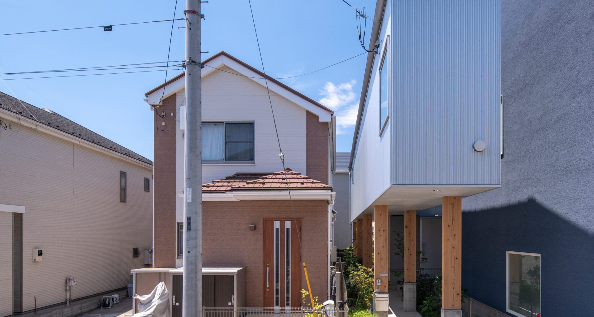 Live Sawn House features moving walls and a room on stilts