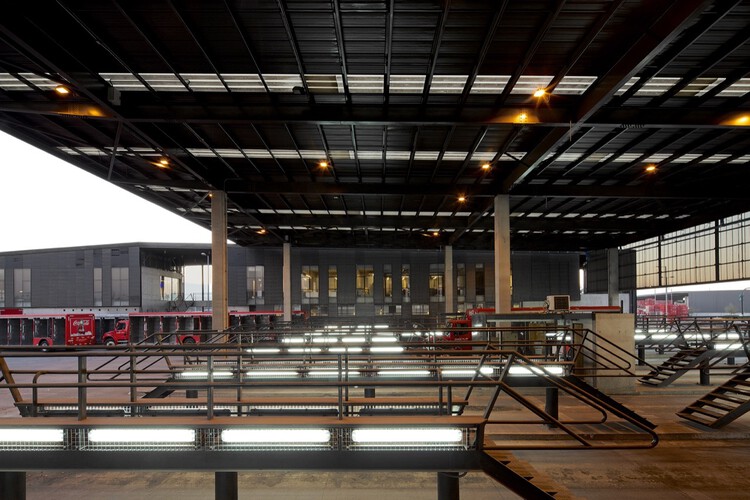 Logistics Landscapes: The Architecture of the 24-Hour Supply Chain - Image 14 of 14