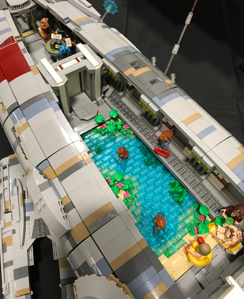 LEGO mc80 Mon Calamari Cruiser pool