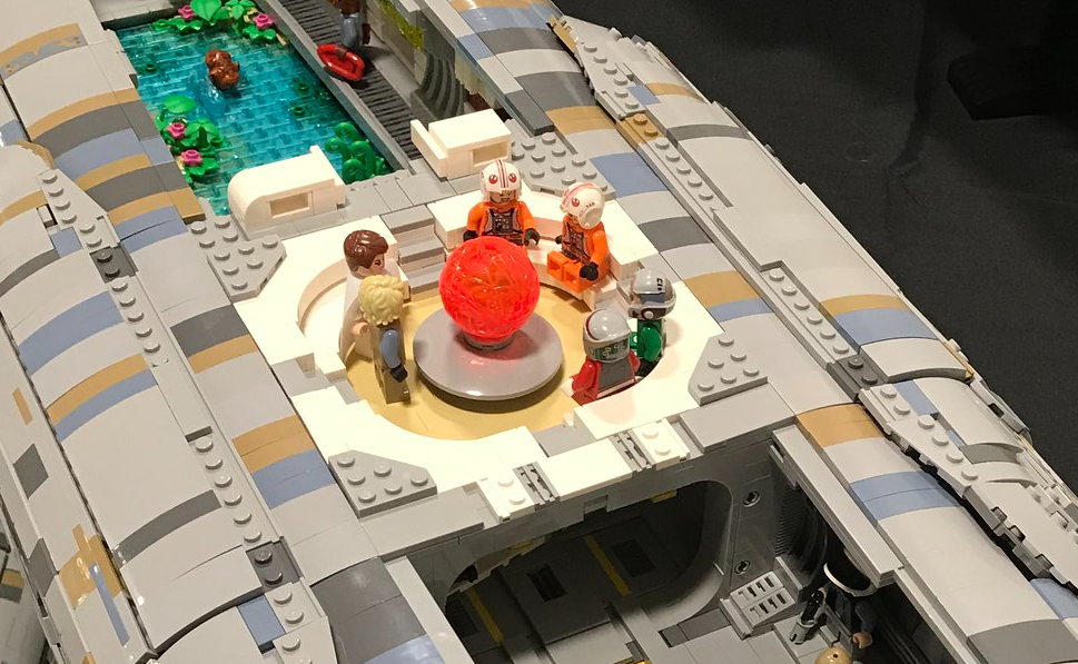 LEGO mc80 Mon Calamari Cruiser control