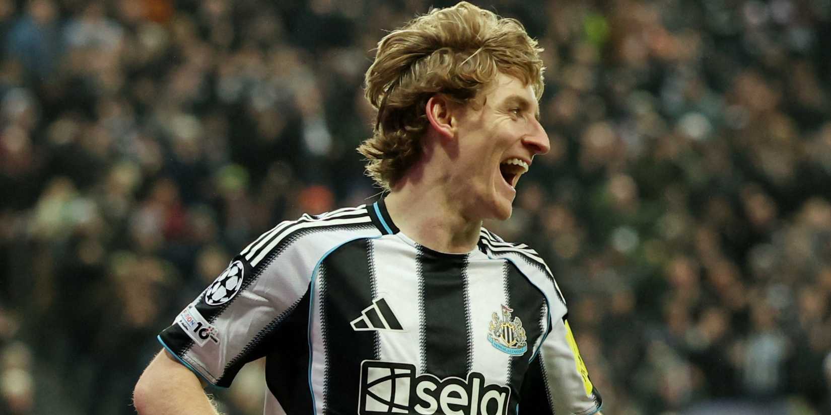 Newcastle United's Anthony Gordon celebrates scoring vs PSV