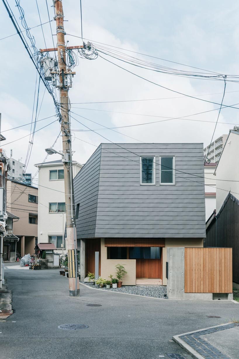 concrete and timber converse in osaka residence through an interplay of solid and void - 2