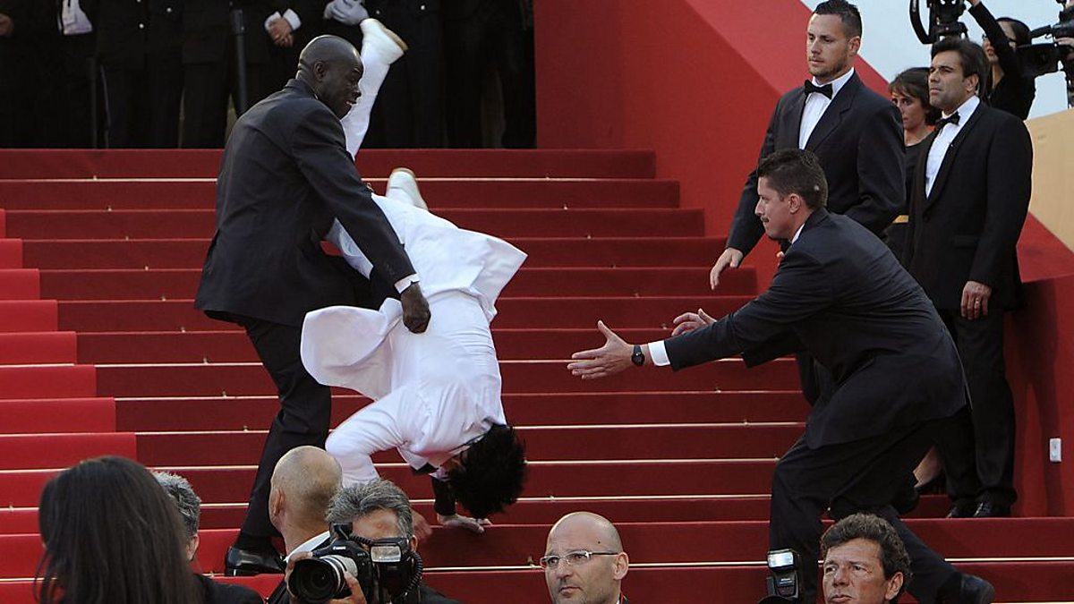 The photo you may have seen on your socials showing a man falling on stairs