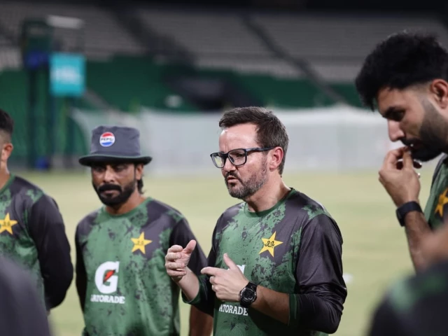 pakistan head coach mike hesson during pakistan s practice session photo afp file