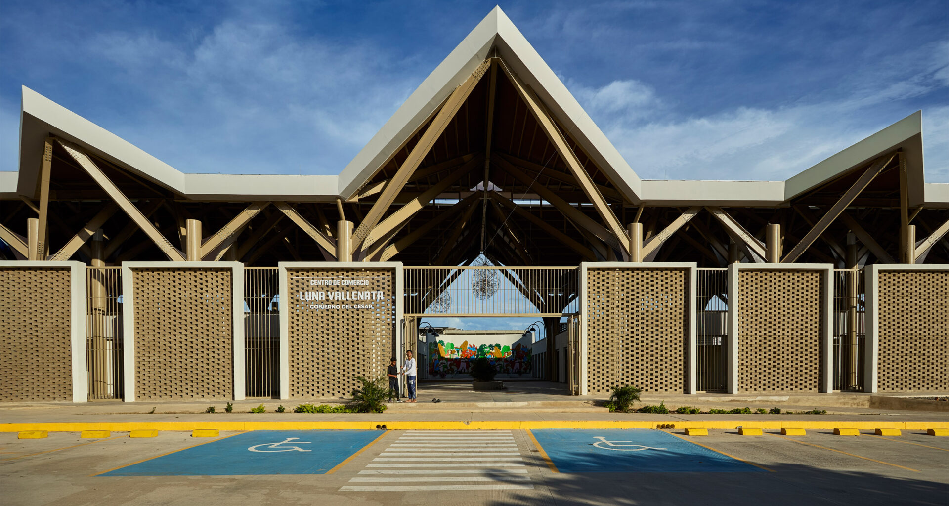 Plaza Luna Vallenata by TARQ Studio