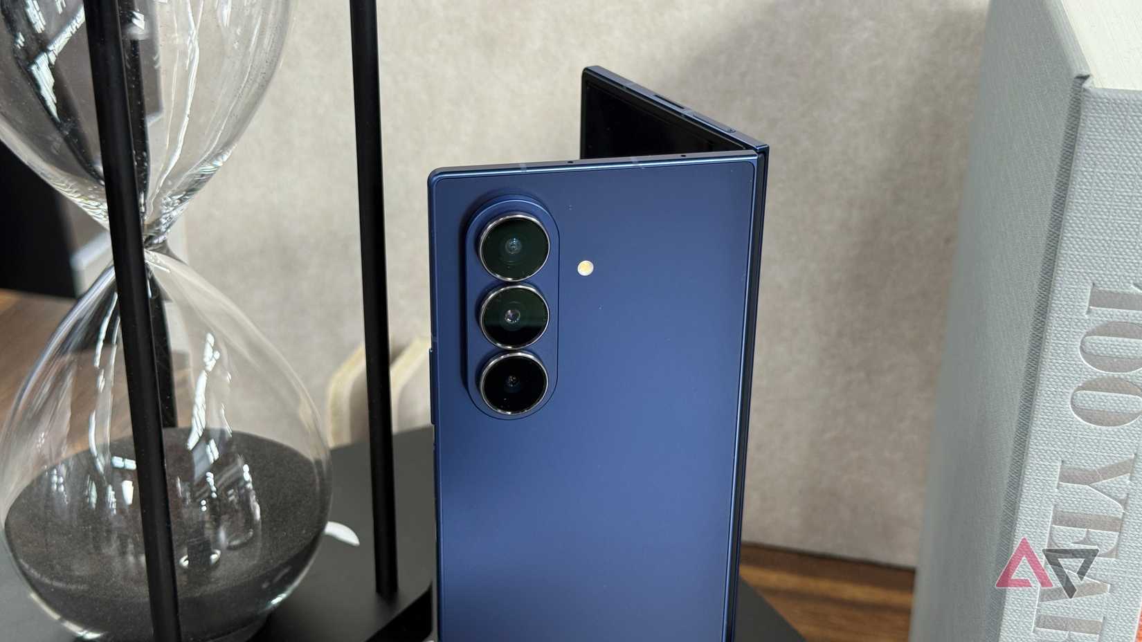 Samsung-Galaxy-Z-Fold-7-in-blue-standing-focused-on-camera