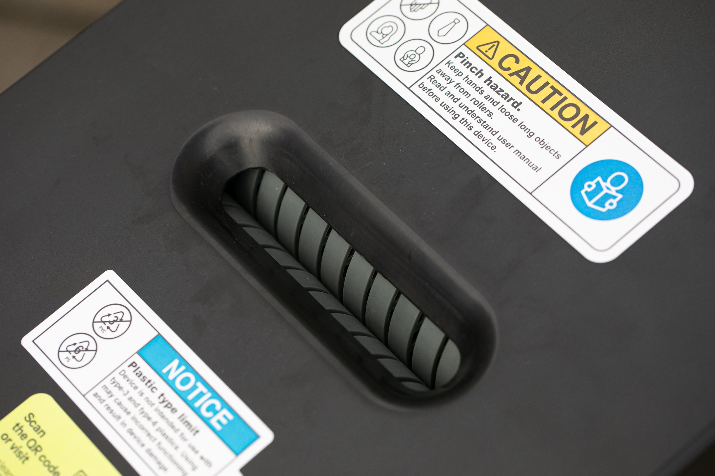 The slot where you insert plastic.