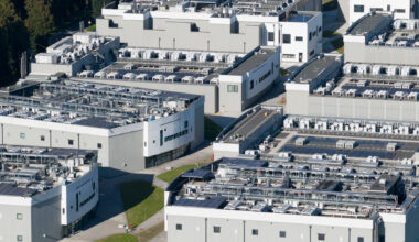 UK datacenter cuts AI power draw 40% on command • The Register