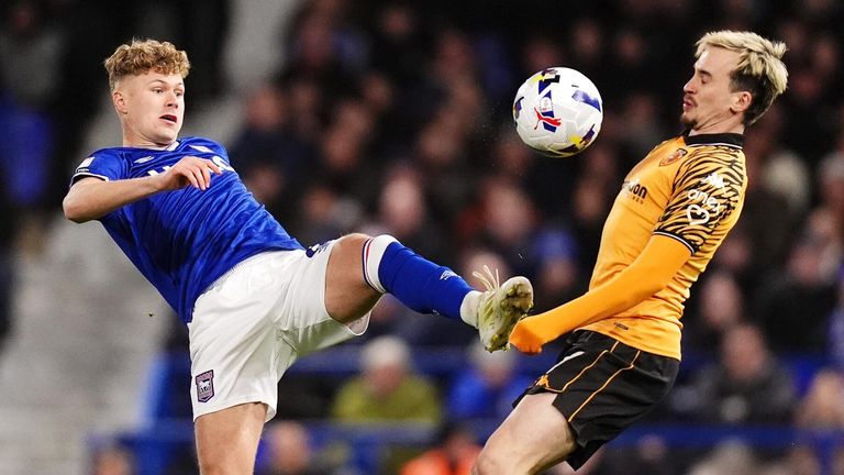 Sindre Walle Egeli and Liam Millar battle for the ball
