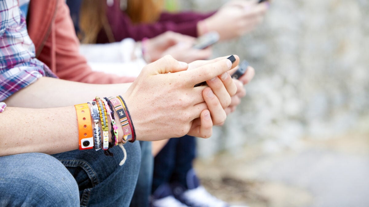 AI Chatbots Recommend Calorie-Starved Diets for Teens, Study Warns