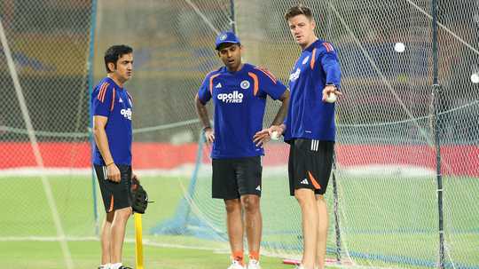 the-captain-head-coach-and-bowling-coach-were-seen-in-discussion