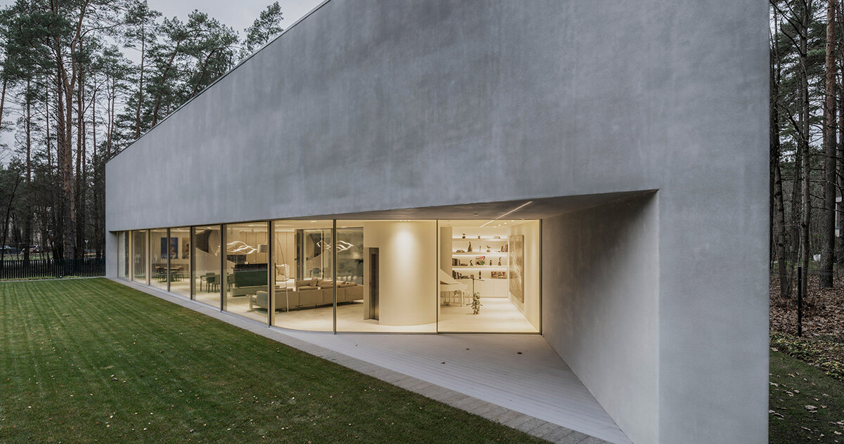 KWK promes encloses interior garden within triangular 'trim house'