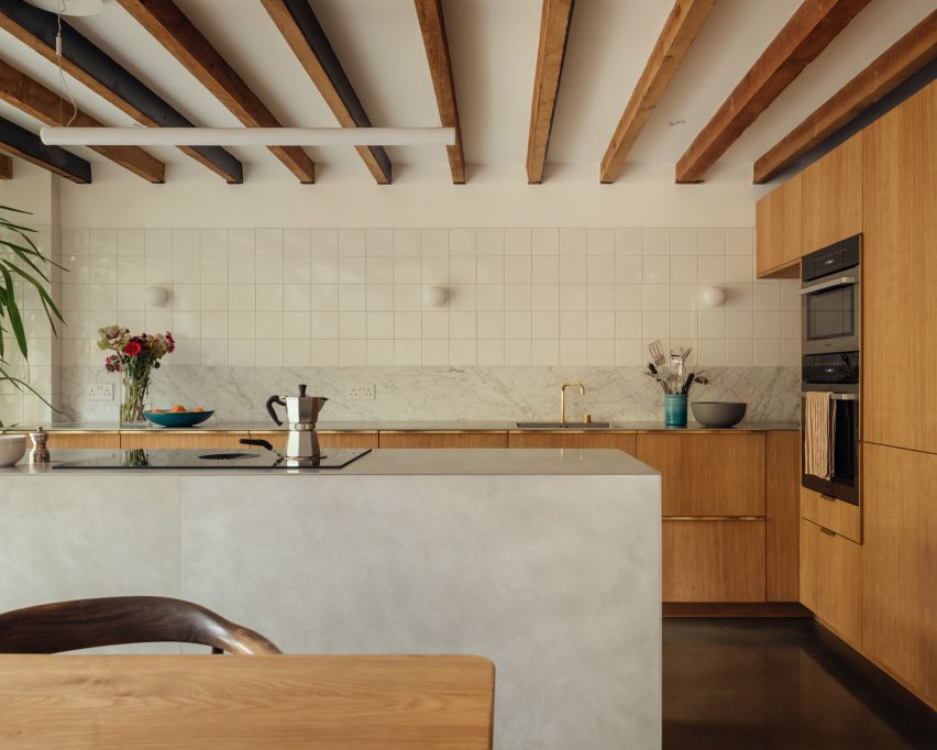 Kitchen in Tylney Avenue by Archmongers