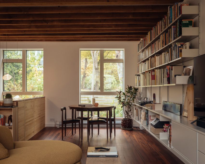 Living room in Tylney Avenue by Archmongers
