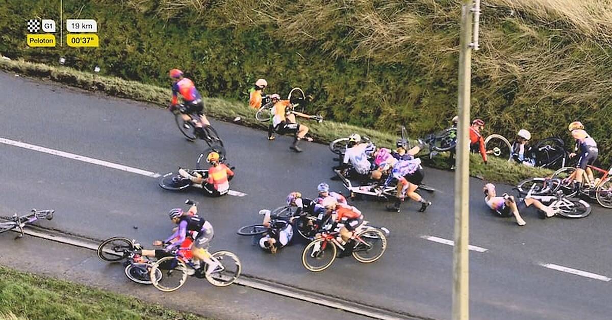 Video captures Lara Gillespie's crash at Omloop Nieuwsblad