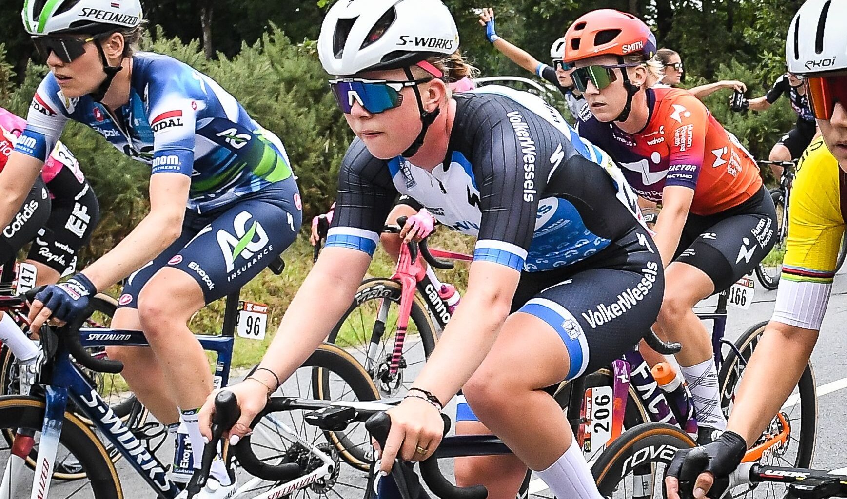 Photo finish at Midwest Cycling Classic goes to Lonneke Uneken as Martina Alzini celebrates too early for a second time