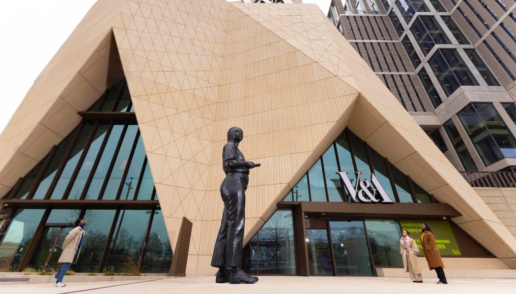 18ft sculpture of teen with smartphone faces down V&A East visitors