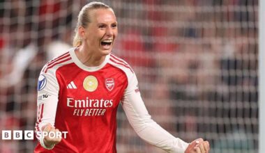 Stina Blackstenius celebrates