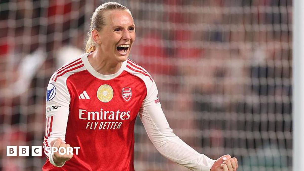 Stina Blackstenius celebrates