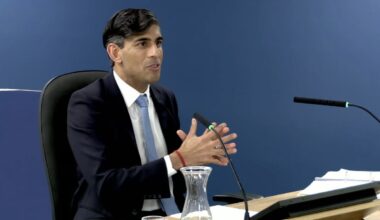 Sunak suggests scrapping national insurance to support young people at risk of unemployment from AI