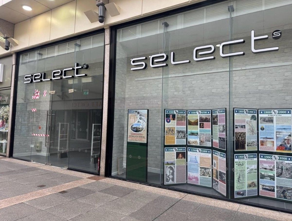 The empty Select building in the Rhiw shopping centre
