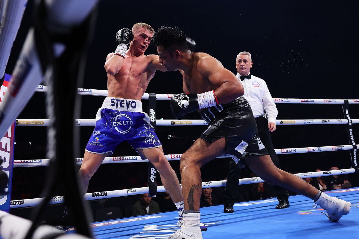 Ste Clarke in action against Luis Enrique Montelongo