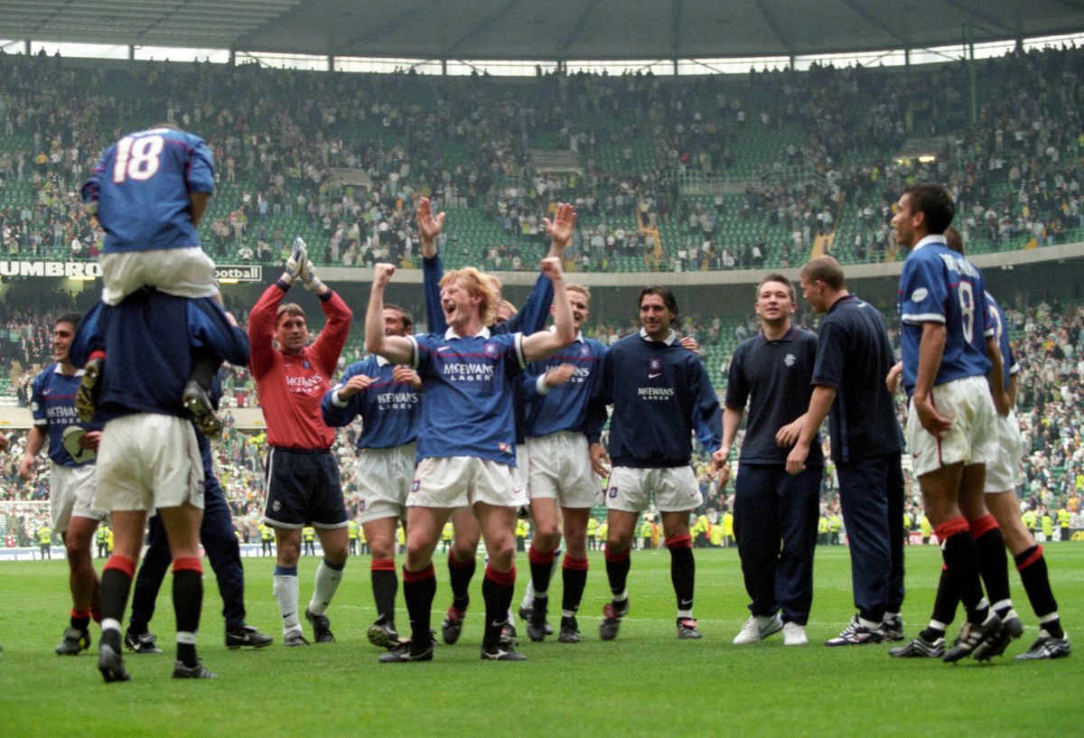 02/05/99 SPL CELTIC V RANGERS (0-3) CELTIC PARK - GLASGOW The Rangers players celebrate winning the SPL championship.