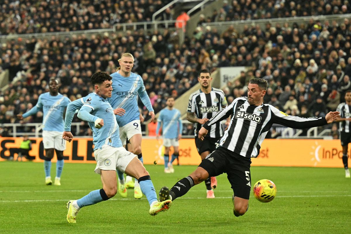Newcastle United's Swiss defender #05 Fabian Schar (R) connects with Manchester City's English midfielder #47 Phil Foden