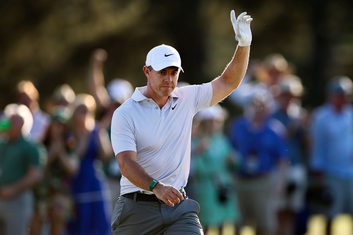 Rory McIlroy acknowledges the crowd