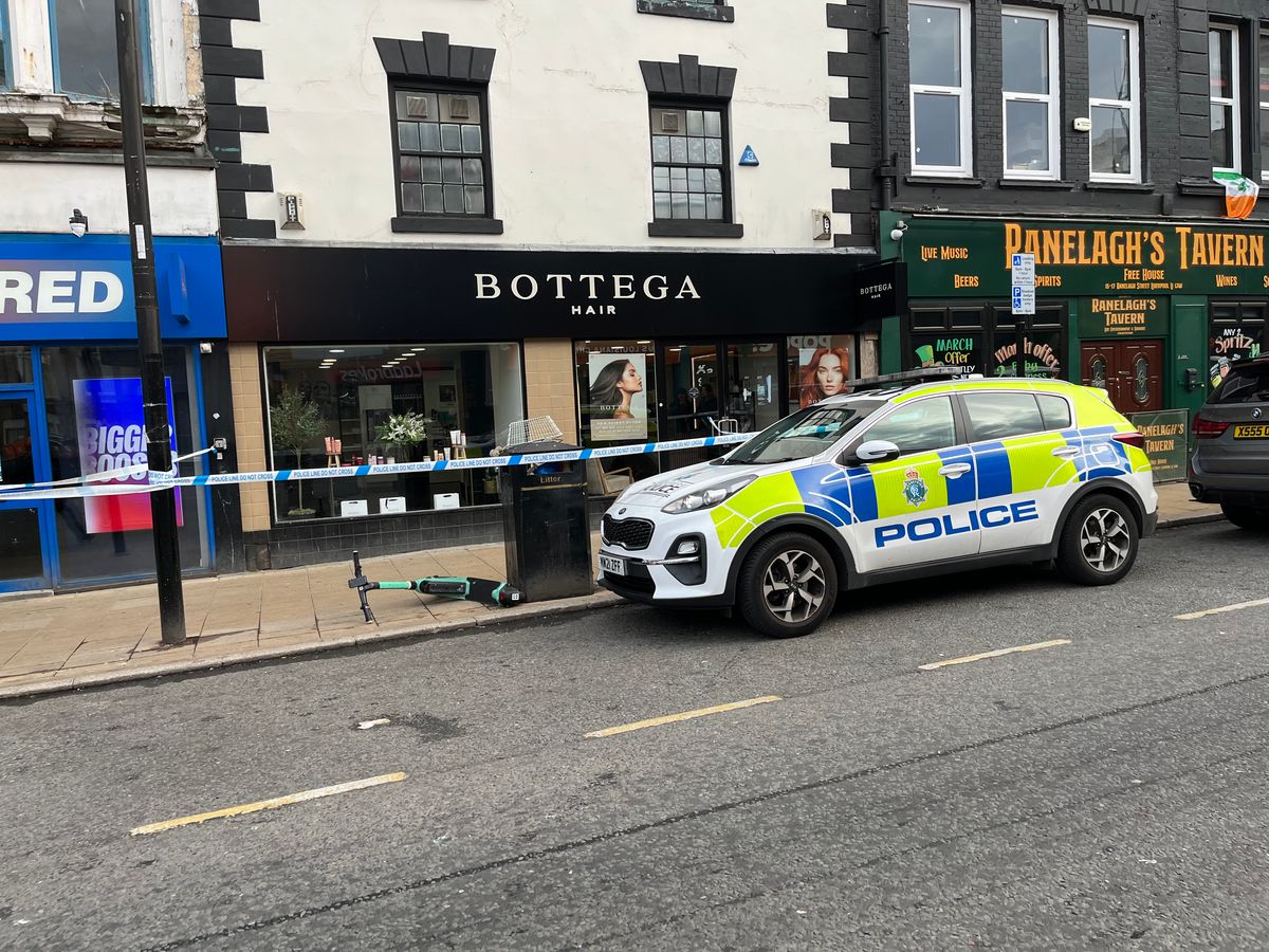 A further police cordon on Ranelagh Street appears to just cover the pavement outside Bottega hair