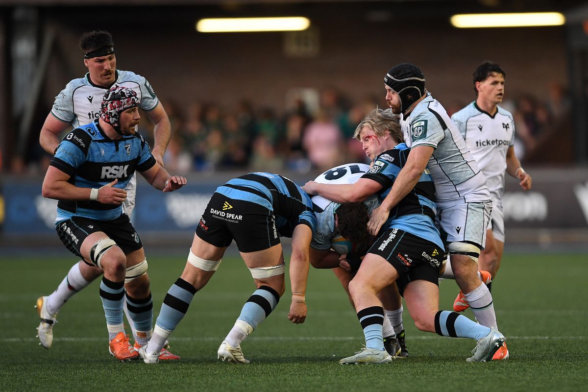 Ben Warren of Ospreys is challenged by Dan Thomas of Cardiff Rugby