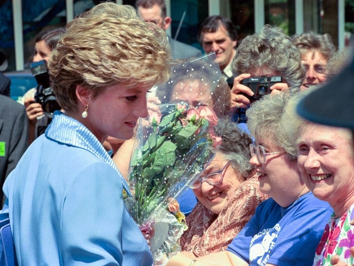 Princess Diana officially opens Queenscourt Hospice in Southport on June 11 1992