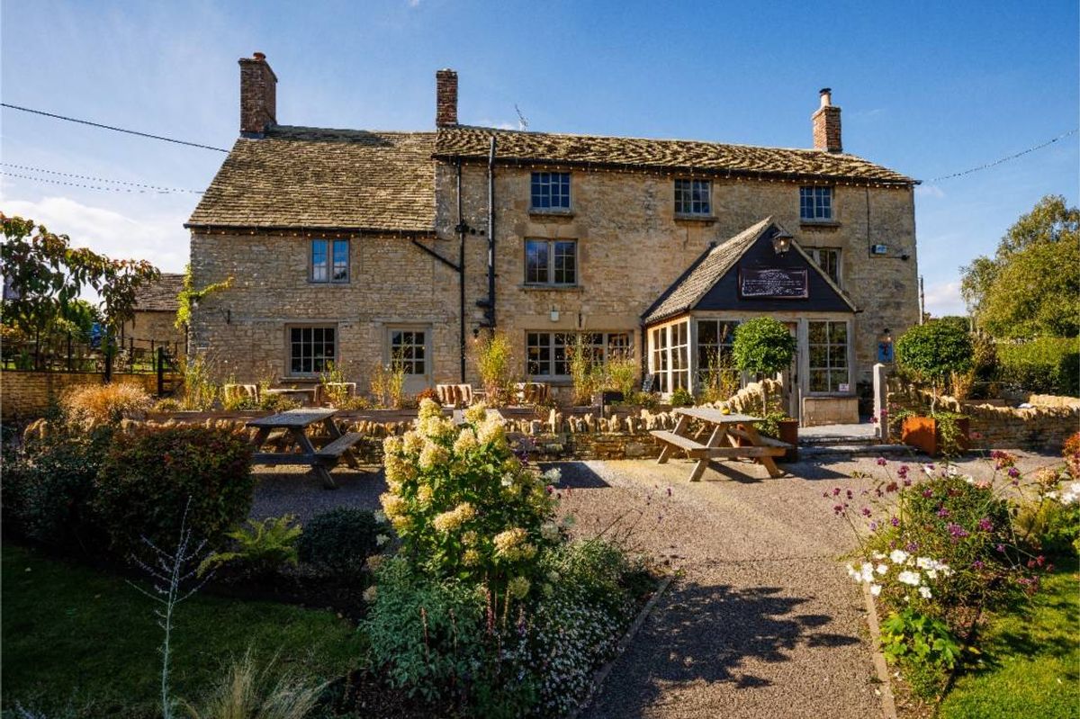 The-killingworth-castle-cotswolds.jpg