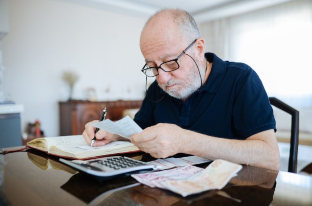 Money Box journalist Dan Whitworth urged people to check if they can claim the money. 