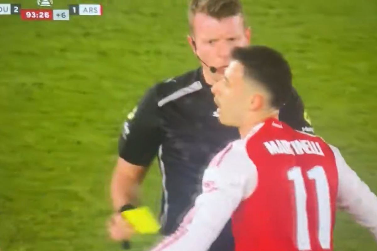 Sam Barrott booked Gabriel Martinelli for pushing him