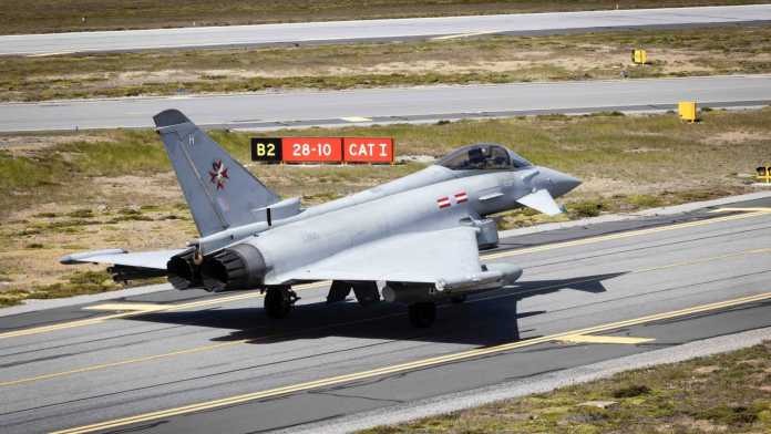 Eurofighter Typhoon de la Real Fuerza Aérea británica operando desde Monte Agradable.-