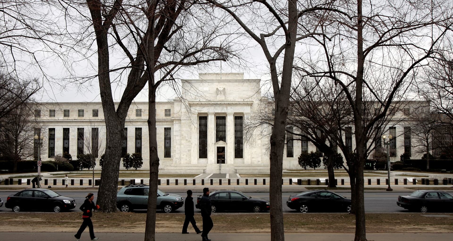 Treasury yields tick lower as oil falls; Q1 GDP misses estimate