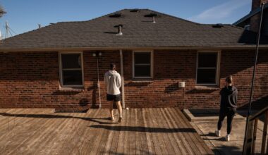 Homebuyer mortgage demand drops annually for first time in over a year