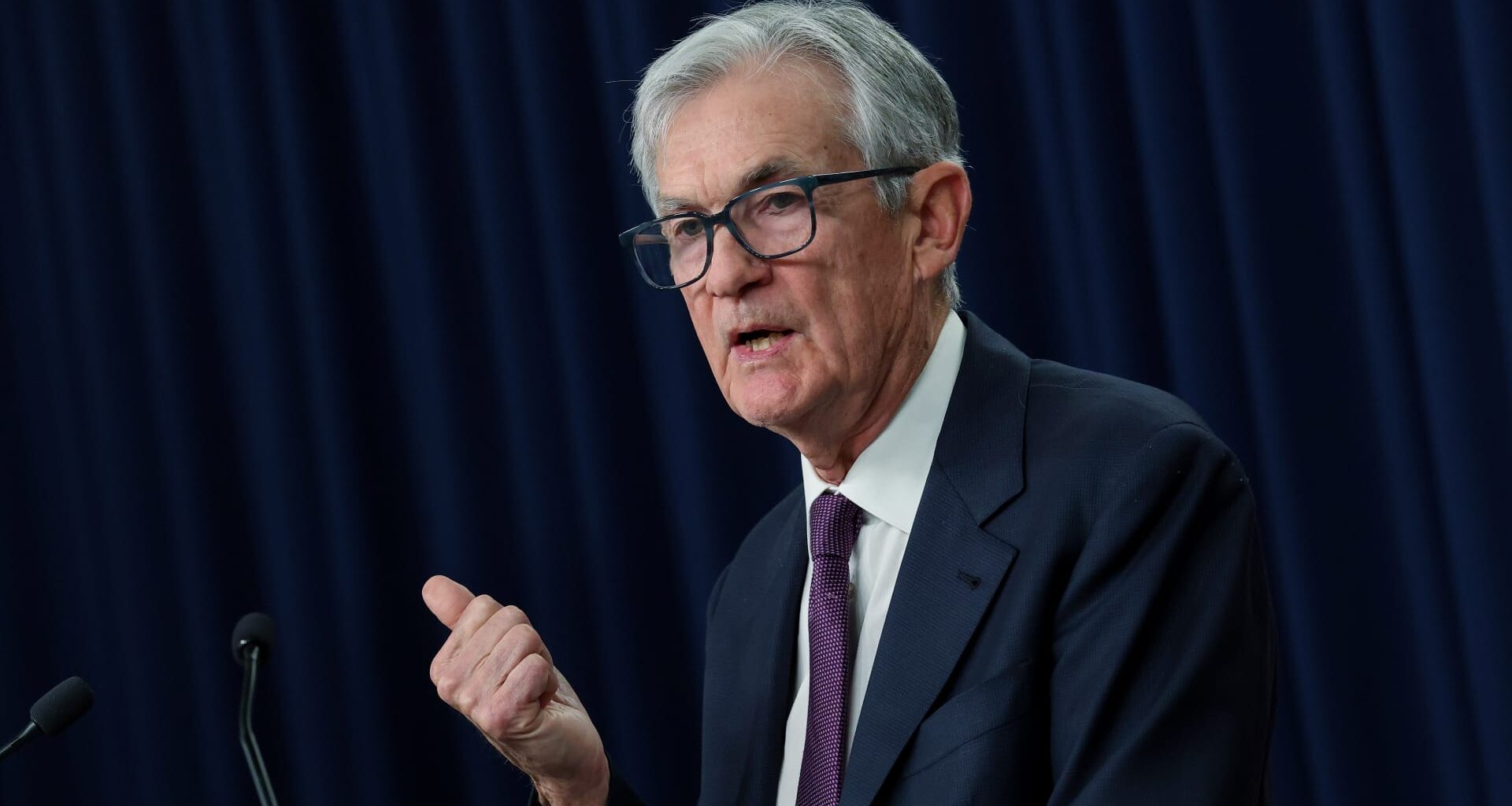 Fed officials still foresee rate cut this year, despite war impacts, minutes show