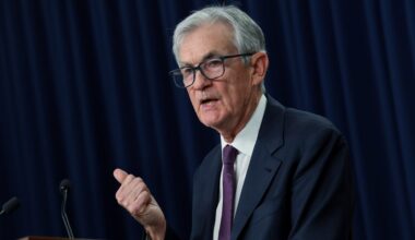 Fed officials still foresee rate cut this year, despite war impacts, minutes show