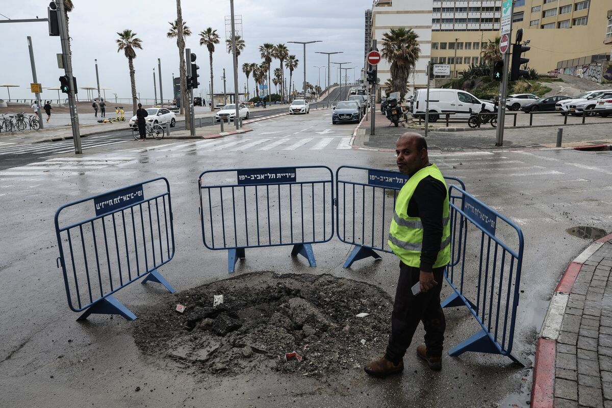 Private Equity Sales Slump as AI, Iran War Bring New Stress Fractures