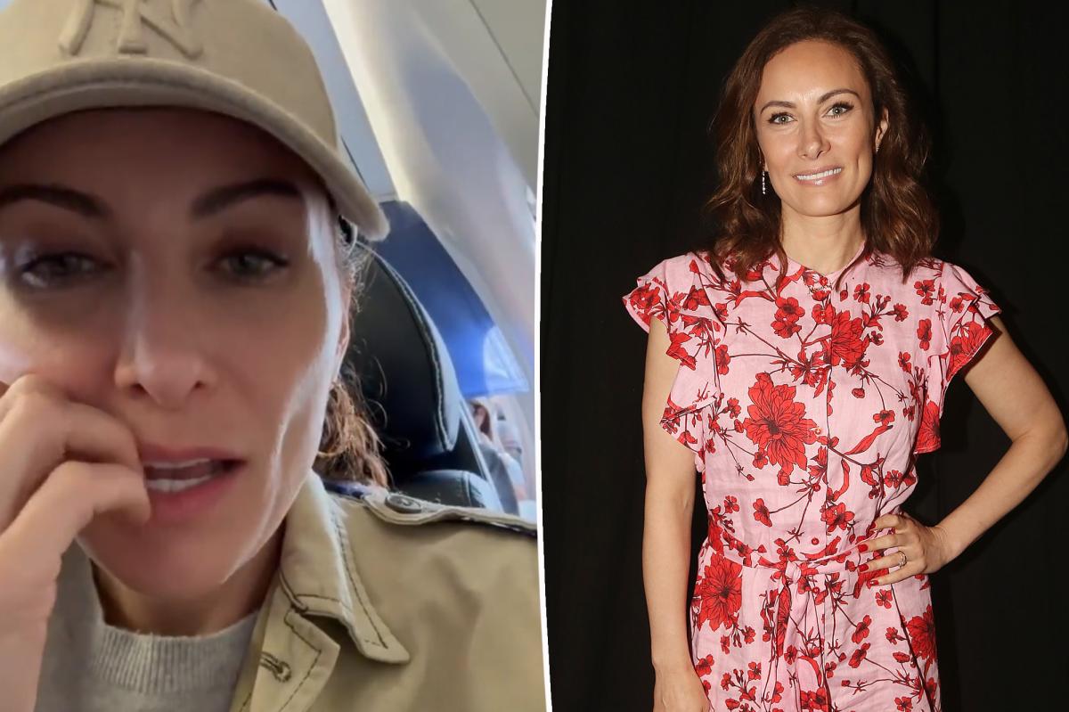 Broadway star moans about not getting recognized on flight full of theater kids