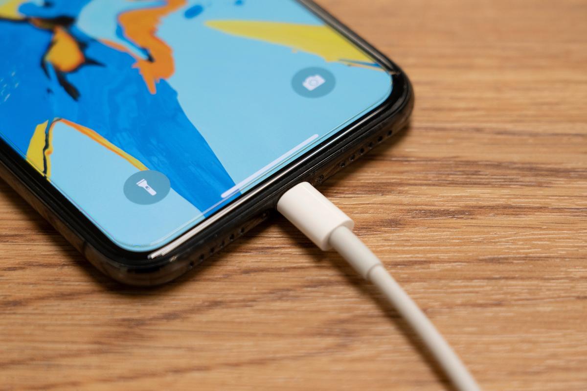 iPhone users discover hack to make phone talk when charging