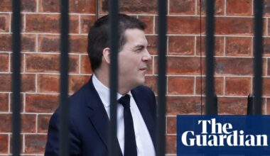 Ministers speak out in cabinet meeting over Keir Starmer’s sacking of Olly Robbins | Civil service