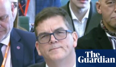 Robbins response to ‘cover-up’ question reveals debate over Mandelson vetting file | Peter Mandelson