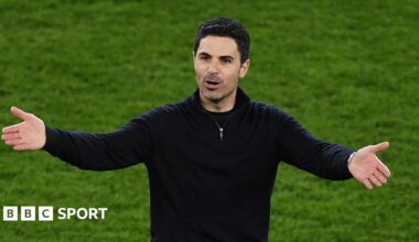 Mikel Arteta with his arms outstretched