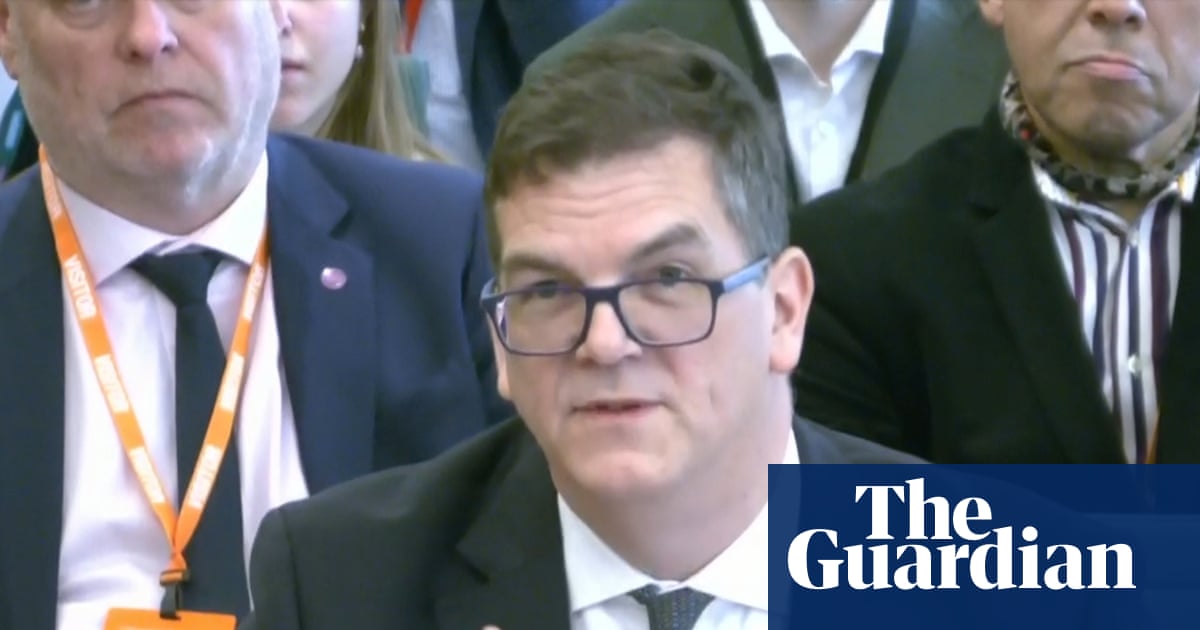 Olly Robbins’ account of Mandelson vetting piles pressure on Keir Starmer | Peter Mandelson